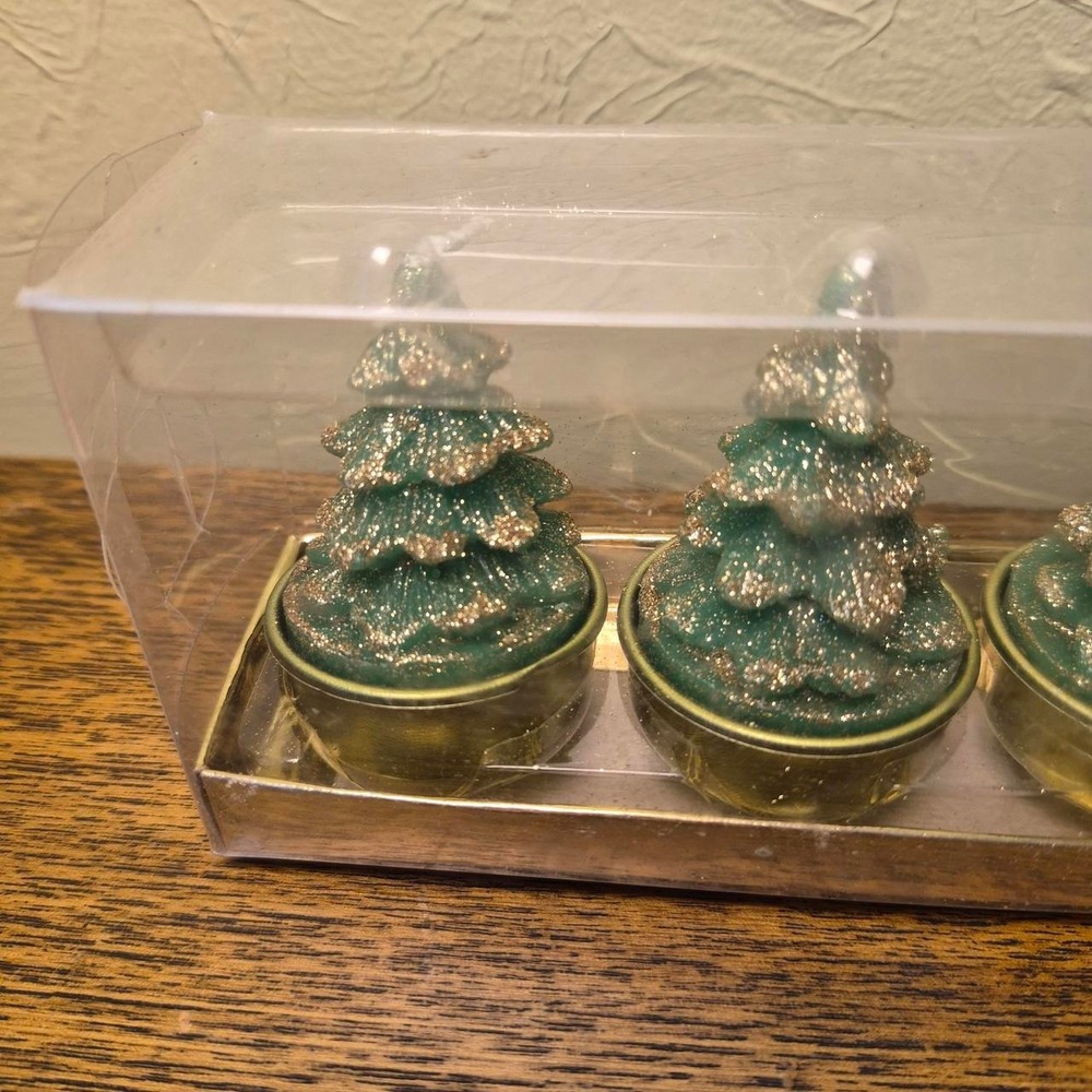 Green Christmas tree candles with gold glitter - Picture 2 of 4